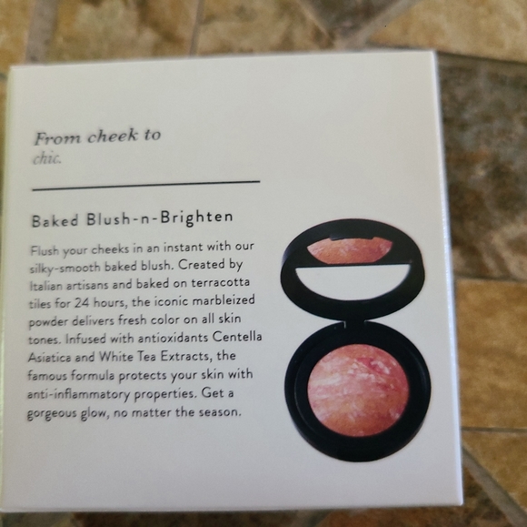 Laura Geller Baked Blush-N-Brighten Apricot Berry - Picture 1 of 3
